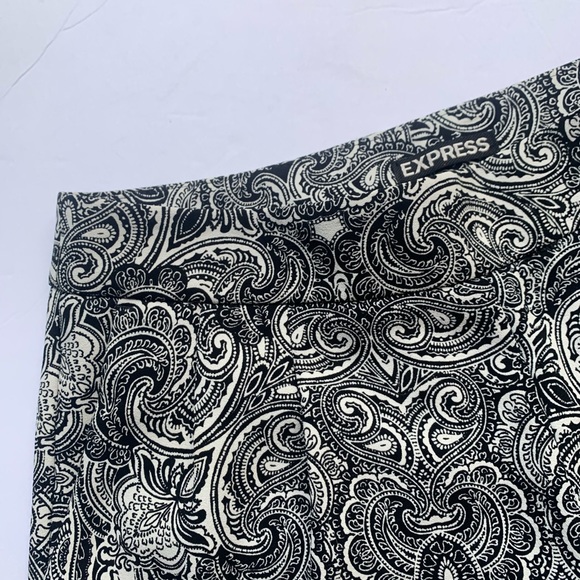 Express Paisley Shorts - Picture 4 of 9